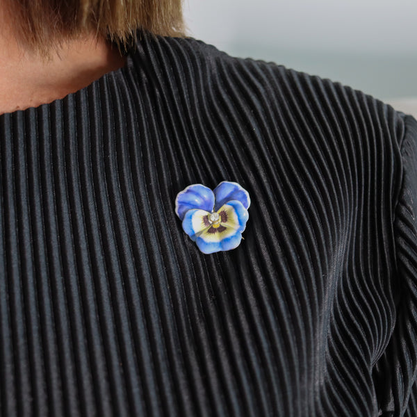 -Edwardian 1900 Enameled Blue Pansy Flower Brooch In 14Kt Gold With Diamond