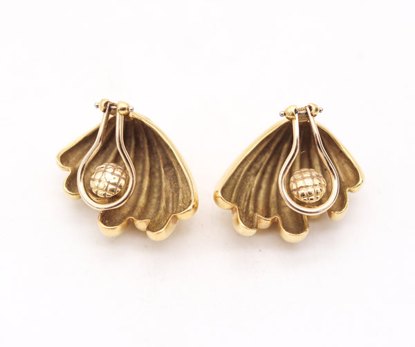 TIFFANY & CO. 1980 Modernist Scalloped Clips-On Earrings In 18Kt Yellow Gold