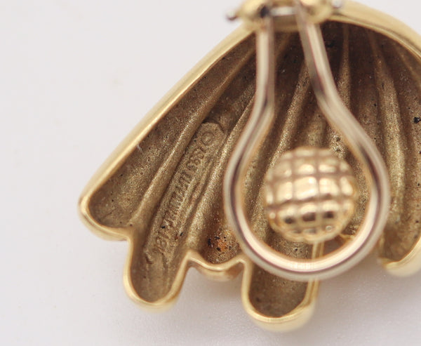 TIFFANY & CO. 1980 Modernist Scalloped Clips-On Earrings In 18Kt Yellow Gold