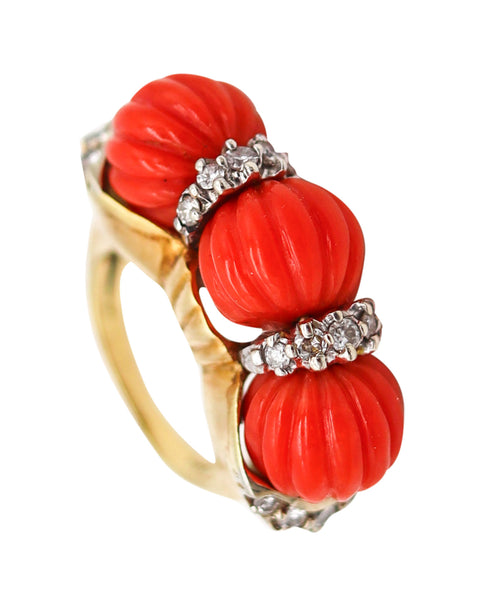 -Francesco Passaretta 1970 Modernist Fluted Sardinian Coral Ring In 18Kt Gold With Diamonds