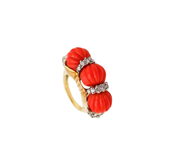 -Francesco Passaretta 1970 Modernist Fluted Sardinian Coral Ring In 18Kt Gold With Diamonds