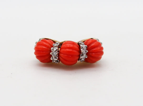 -Francesco Passaretta 1970 Modernist Fluted Sardinian Coral Ring In 18Kt Gold With Diamonds