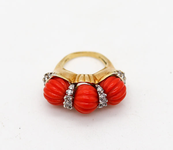 -Francesco Passaretta 1970 Modernist Fluted Sardinian Coral Ring In 18Kt Gold With Diamonds