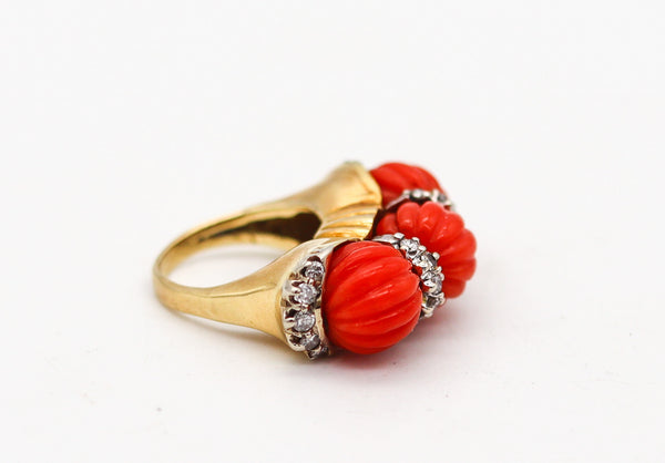 -Francesco Passaretta 1970 Modernist Fluted Sardinian Coral Ring In 18Kt Gold With Diamonds