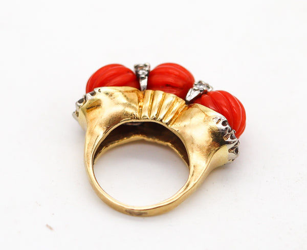 -Francesco Passaretta 1970 Modernist Fluted Sardinian Coral Ring In 18Kt Gold With Diamonds