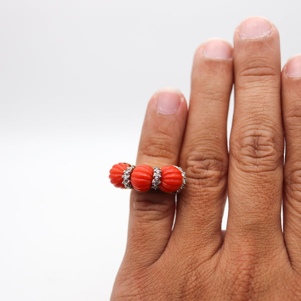 -Francesco Passaretta 1970 Modernist Fluted Sardinian Coral Ring In 18Kt Gold With Diamonds