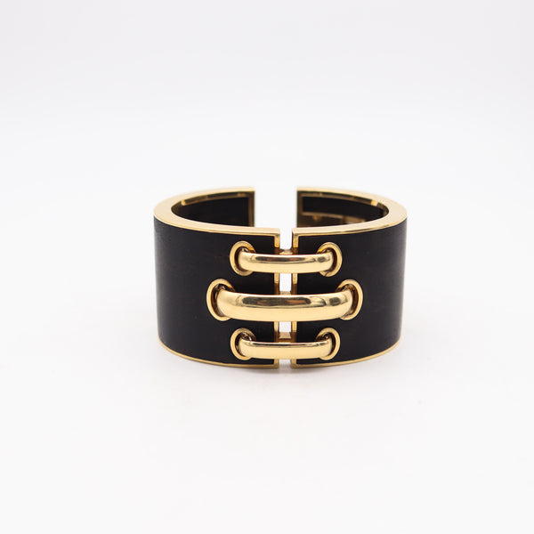 DAVID WEBB Modernist Carved Wood Geometric Cuff-Bangle In 18Kt Yellow Gold