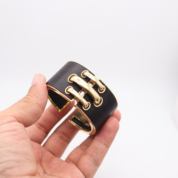 DAVID WEBB Modernist Carved Wood Geometric Cuff-Bangle In 18Kt Yellow Gold