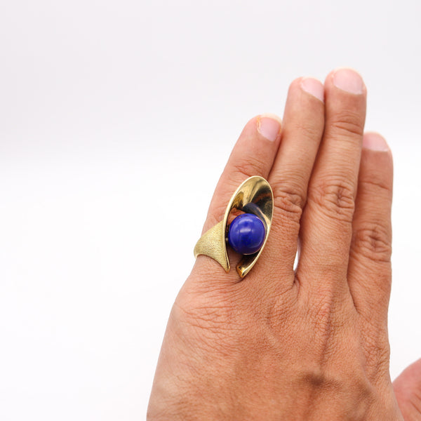 OCTAVIO SARDA Spanish Modernist Sculptural Cocktail Ring In 18Kt Gold With Lapis