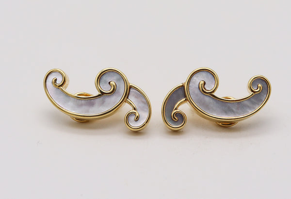 ANGELA CUMMINGS 1980 Free Forms White Nacre Clips-On Earrings In 18Kt Yellow Gold