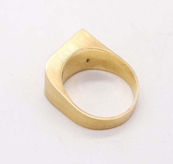 GÜBELIN 1970 Geometric Cocktail Ring In 18Kt Yellow Gold With Squared Coral