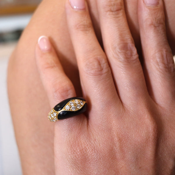 -Modernist Ring In 18Kt Yellow Gold With 14.64 Ctw in Diamonds And Onyx