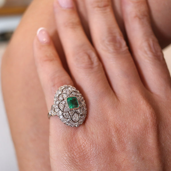EDWARDIAN 1910 Cocktail Ring In Platinum With 3.97 Ctw Diamonds And Emerald