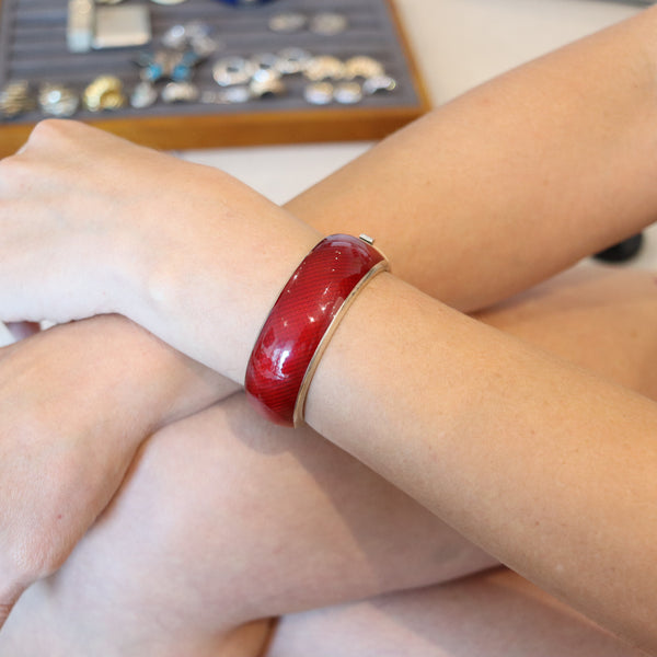ITALIAN 1970 Modernist Guilloche "Red" Enamel Bangle Bracelet In 925 Sterling Silver