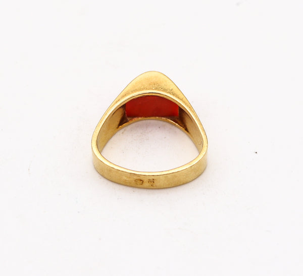 -Octavio Sarda Palau 1970 Barcelona Triangular Ring In 18Kt Gold With Coral
