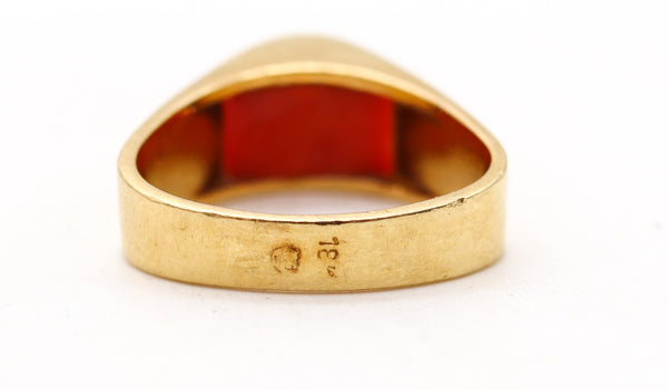 -Octavio Sarda Palau 1970 Barcelona Triangular Ring In 18Kt Gold With Coral
