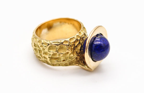 CARTIER 1970 By Roger Lucas Orbital Sculptural Ring In 18Kt gold With Lapis Lazuli