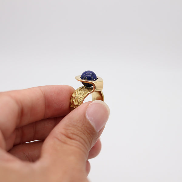 CARTIER 1970 By Roger Lucas Orbital Sculptural Ring In 18Kt gold With Lapis Lazuli