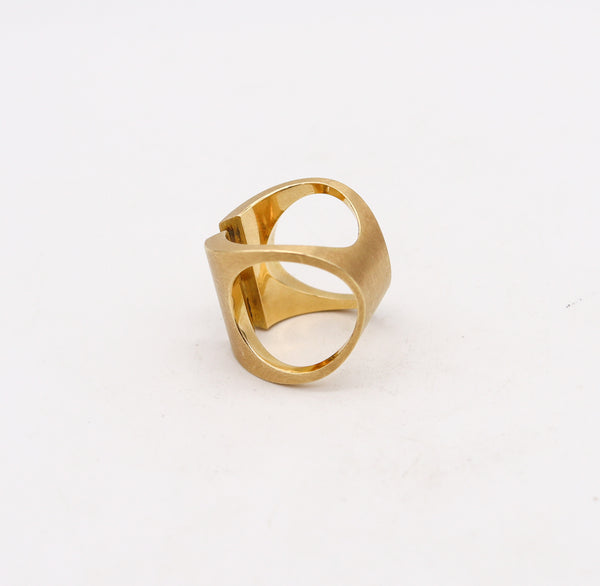 -Italian Sculptural Cocktail Ring In Satin 18Kt Yellow Gold With VS Diamond