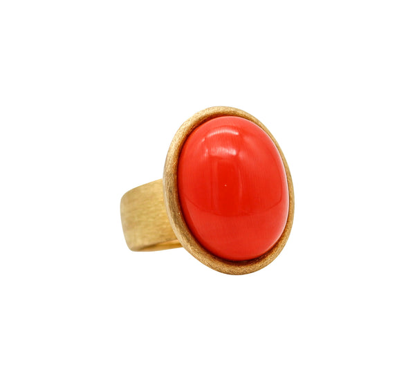 -Italian Sculptural Cocktail Ring In Solid Brushed 18Kt Yellow Gold And Red Coral