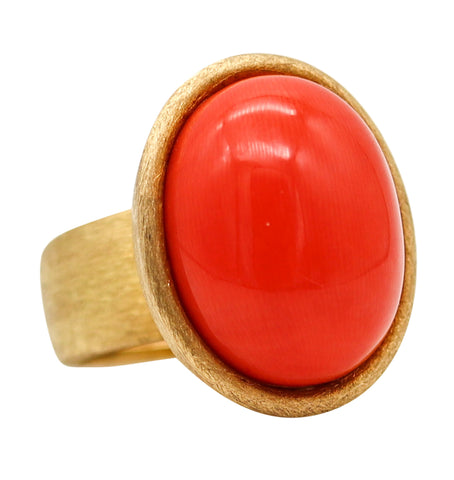 -Italian Sculptural Cocktail Ring In Solid Brushed 18Kt Yellow Gold And Red Coral
