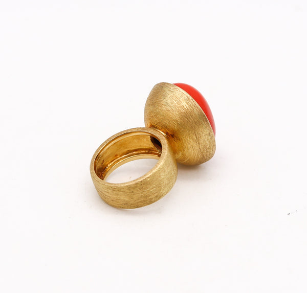 -Italian Sculptural Cocktail Ring In Solid Brushed 18Kt Yellow Gold And Red Coral