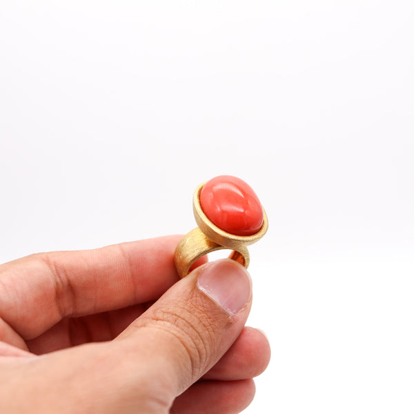 -Italian Sculptural Cocktail Ring In Solid Brushed 18Kt Yellow Gold And Red Coral