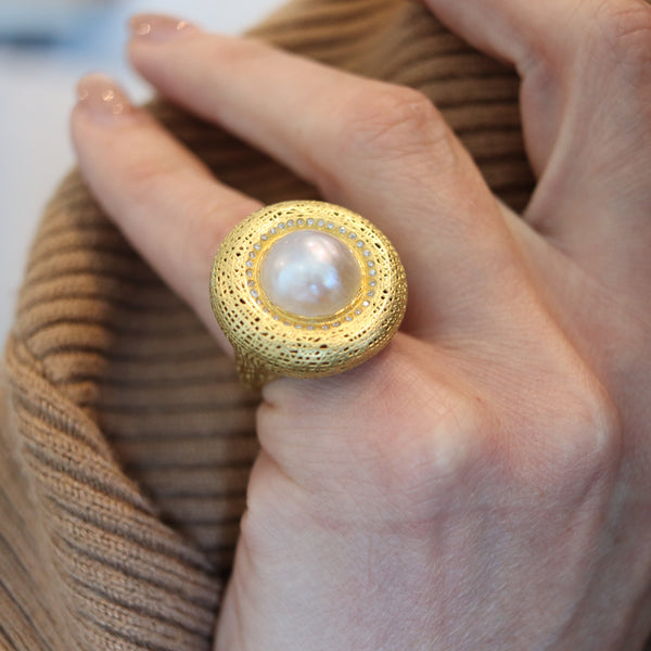 YOSSI HARARI Cocktail Ring In 18Kt Yellow Gold With Diamonds & Pearls