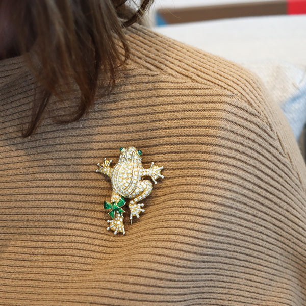 TIFFANY & CO. 1970 Frog Brooch 18Kt Yellow Gold With 6.62 Ctw Diamonds & Emeralds