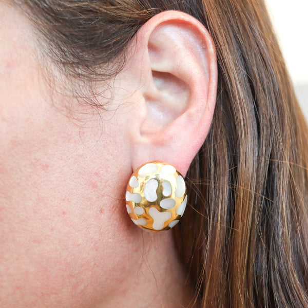 ANGELA CUMMINGS Allure Clips Earrings In 18Kt Gold With White Nacre Inlaid