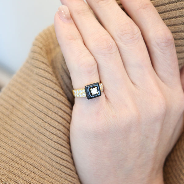 VAN CLEEF & ARPELS Cocktail Ring In 18Kt Yellow Gold With Onyx And Diamonds