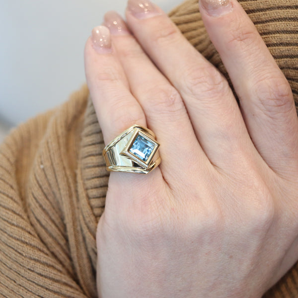 MARINA B. Modernist Alfa-Den Cocktail Ring In Solid 18Kt Gold With Blue Topaz