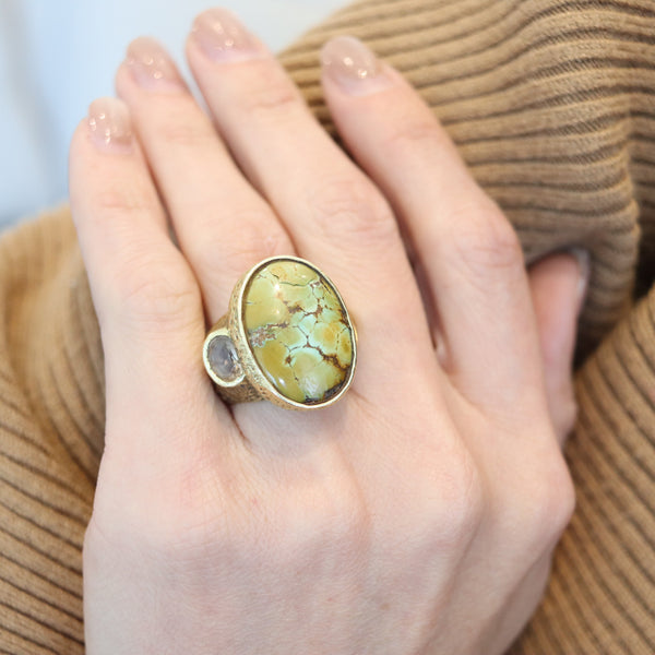 KATY BRISCOE Massive Cocktail Ring In 18Kt Yellow Gold With Turquoises & Quartzes
