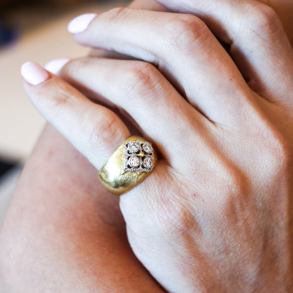 MARIO BUCCELLATI Milano Baroque Ring In Two Tones of 18Kt Gold With Diamonds