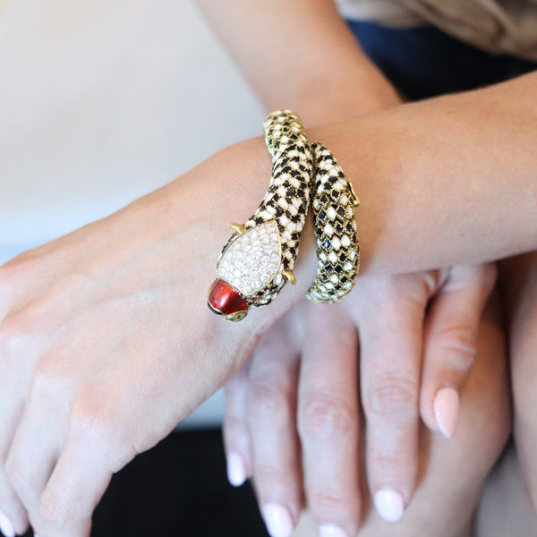 CORLETTO 1960 Enameled Flexible Feline Bracelet In 18Kt Gold With Gemstones