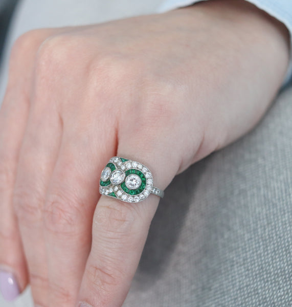 -Art Deco 1930 Three Stones Ring In Platinum With 3.67 Ctw Diamonds And Emeralds