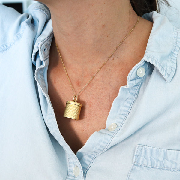 -Van Cleef & Arpels 1950 Pill Box Pendant Charm In 18Kt Yellow Gold