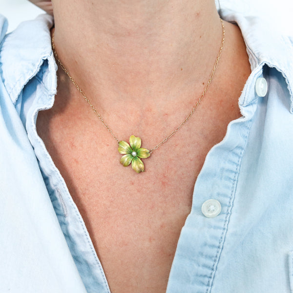 -Art Nouveau Edwardian 1905 Green Enamel Flower Necklace In 14Kt Gold With Pearl