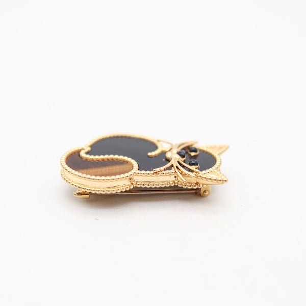 VAN CLEEF & ARPELS Paris Stylized Cat Brooch In 18Kt Gold With Precious Carvings