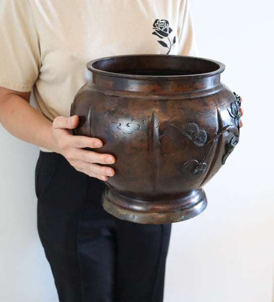 JAPAN 1900 Meiji Period Bronze Planter Vase With Carved Wood Base