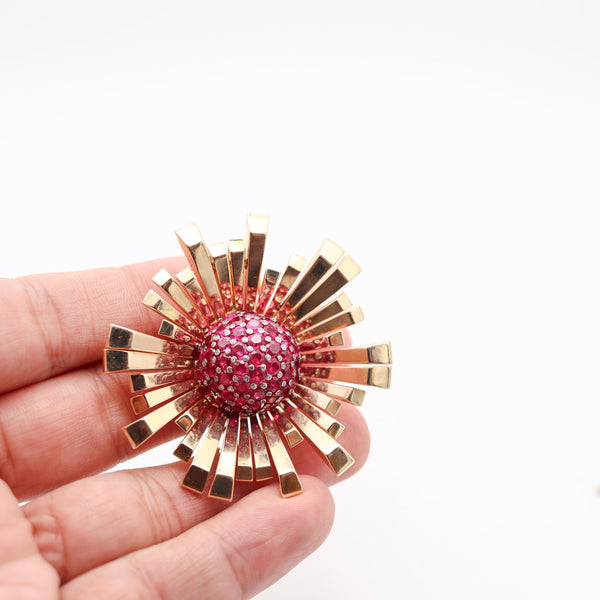 TIFFANY & CO. 1950 Retro-Modern Brooch 18Kt Yellow Gold With 6.48 Cwt Rubies