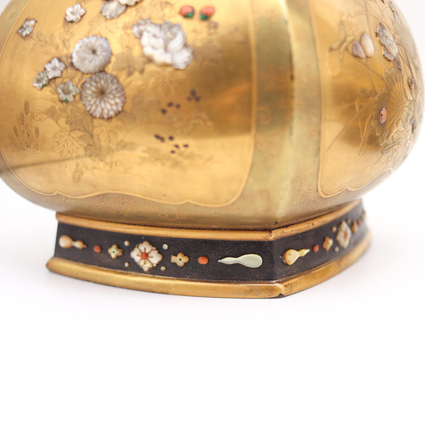 SHIBAYAMA Meiji 1880 Imperial Japan Pair Of Lacquered-Gilded Vases With Carvings