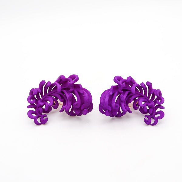 JAR PARIS Clips On Purple Feathers Earrings In 18Kt Gold and Resin