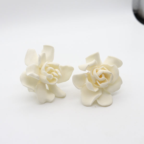 JAR PARIS Clips On White Gardenias Earrings In 18Kt Gold and Resin