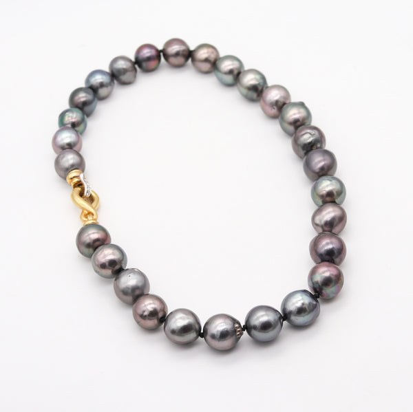 MODERN Tahitian Black-Gray Pearls Necklace In 18Kt Gold With VS Diamonds