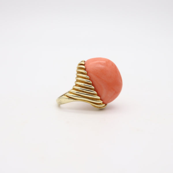 ITALIAN 1960 Modernist Fluted Cocktail Ring In 14Kt Gold & Oversized Coral