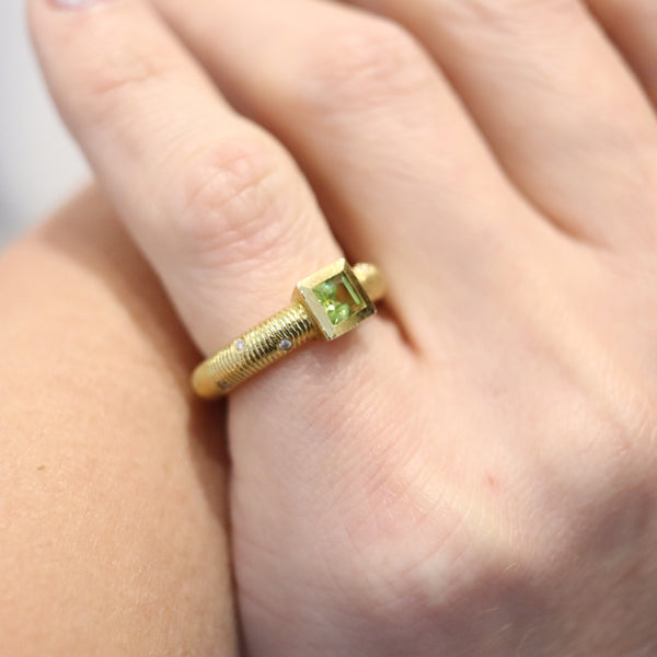 PAUL MORELLI Ring-Band In 18Kt Gold With Diamonds & Vivid Green Peridot