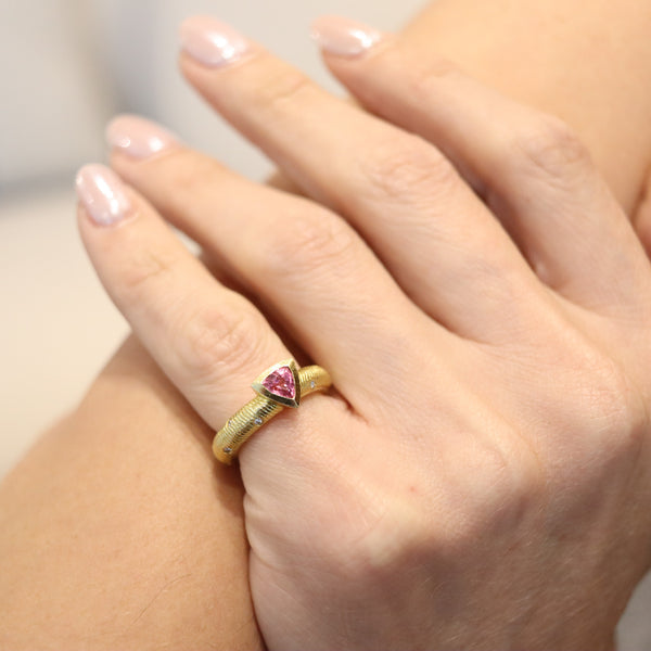PAUL MORELLI Ring-Band In 18Kt Gold With Diamonds & Vivid Pink Sapphire