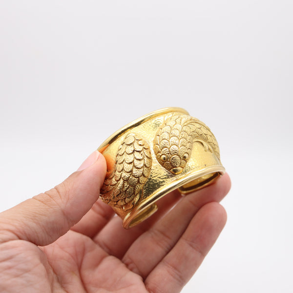 DAVID WEBB 1977 Vintage Pisces Fishes Cuff Bracelet In Solid 18Kt Yellow Gold