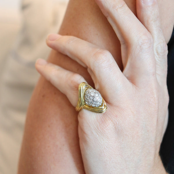 MODERNIST 1970 Cocktail Ring In 18Kt Gold With 1.70 Ctw In Diamonds